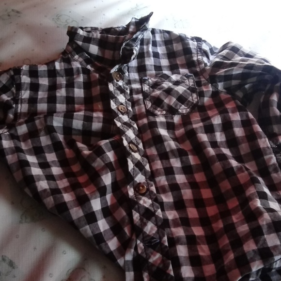 Shirts - Picture 4 of 4